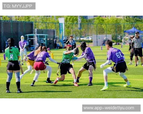 快船全队团建活动共赏橄榄球比赛并拍摄合影留念欢乐时光