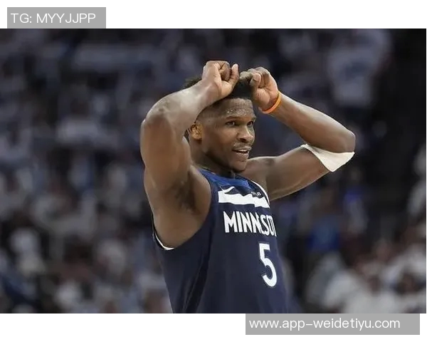 爱德华兹第三节狂轰21分全场最高35分助球队取得胜利表现惊艳