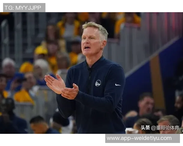 库里谈无球掩护的重要性以提升科尔进攻体系的效率与团队配合 库里谈无球掩护的重要性以提升科尔进攻体系的效率与团队配合